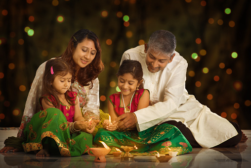 What role does family and community play in Deepavali celebrations?